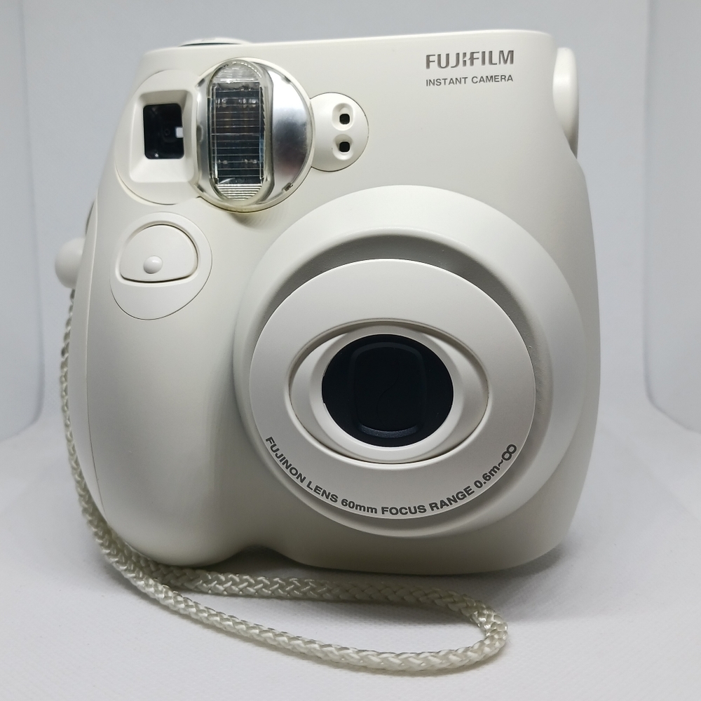 Fujifilm Instax Mini 7S Instant Camera - White Focus 0.6m With Film